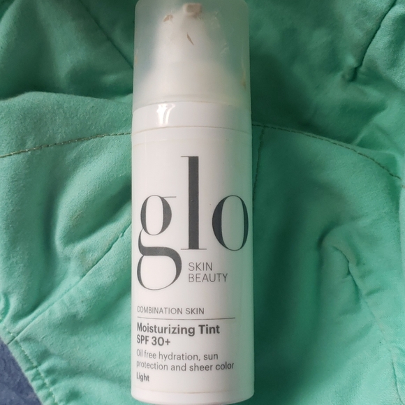 glo moisturizing tint spf 30